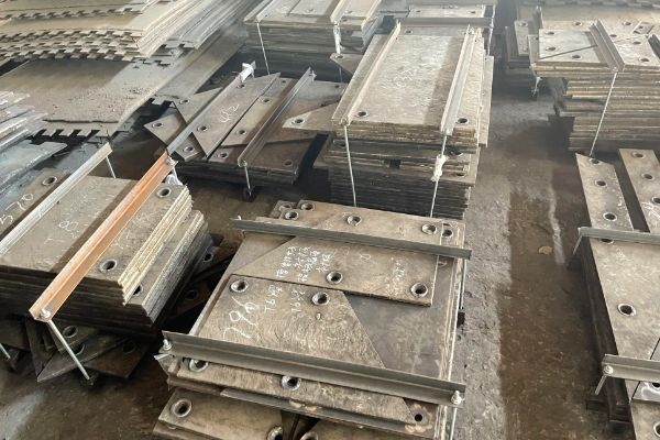 耐磨層Cr28弧形板 耐磨層Cr28弧形板