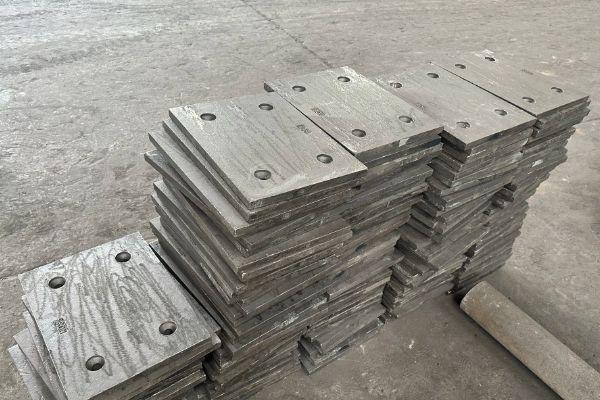 高強(qiáng)度高鉻合金熔煉復(fù)合耐磨板